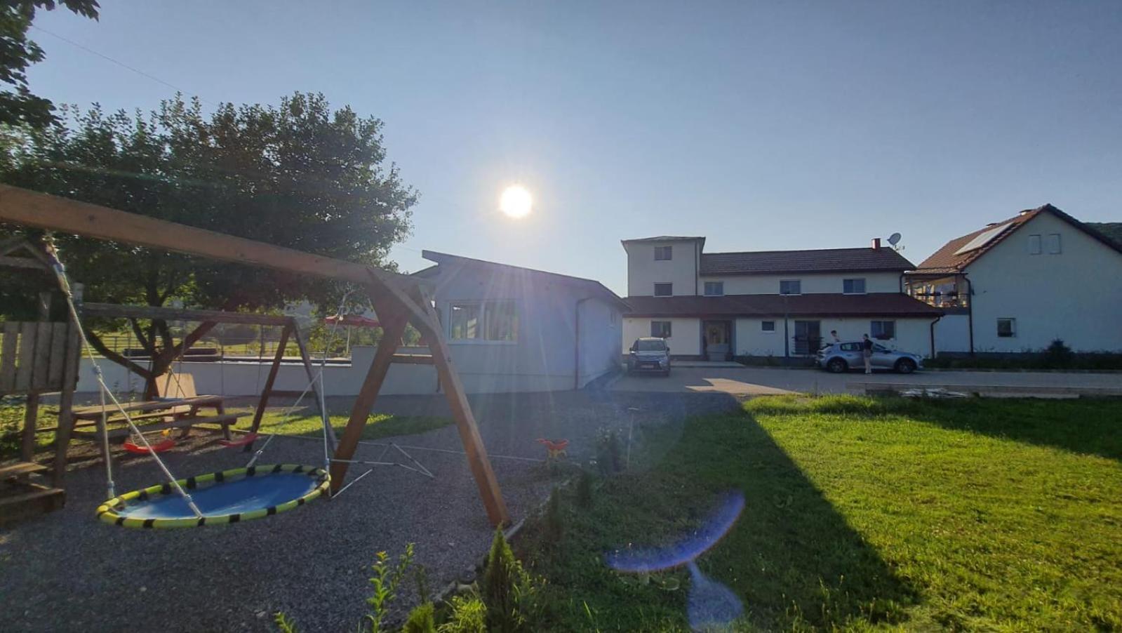 Apartman Fenestra S Terasom I Pogledom Na Gacku Otočac Extérieur photo